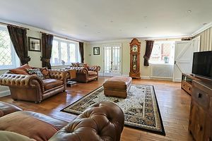 Living Room- click for photo gallery